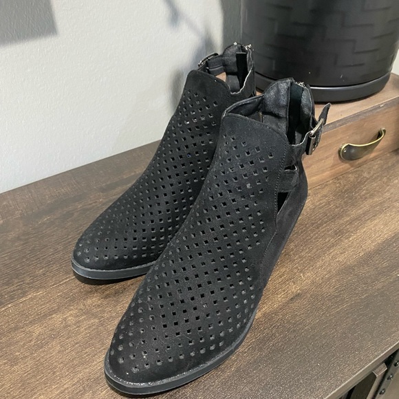 Nature Breeze booties in black. Women’s size 8 - Picture 9 of 15